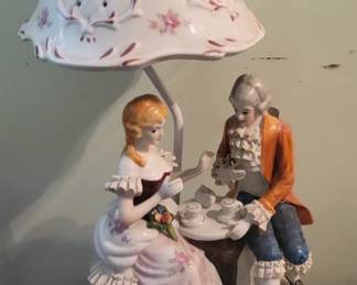 Porcelain lamp with porcelain shade