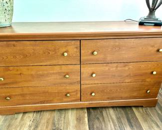 MCM dresser