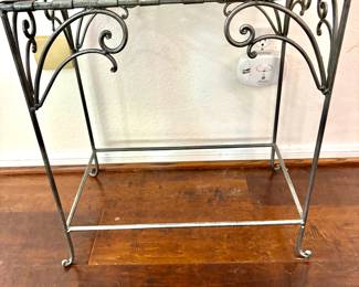 Metal accent table