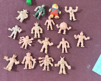 M.U.S.C.L.E. FIGURINES 