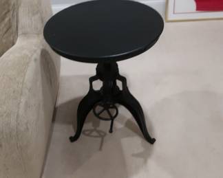 round metal black table