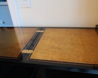 The top of the bar-server extends on both sides..