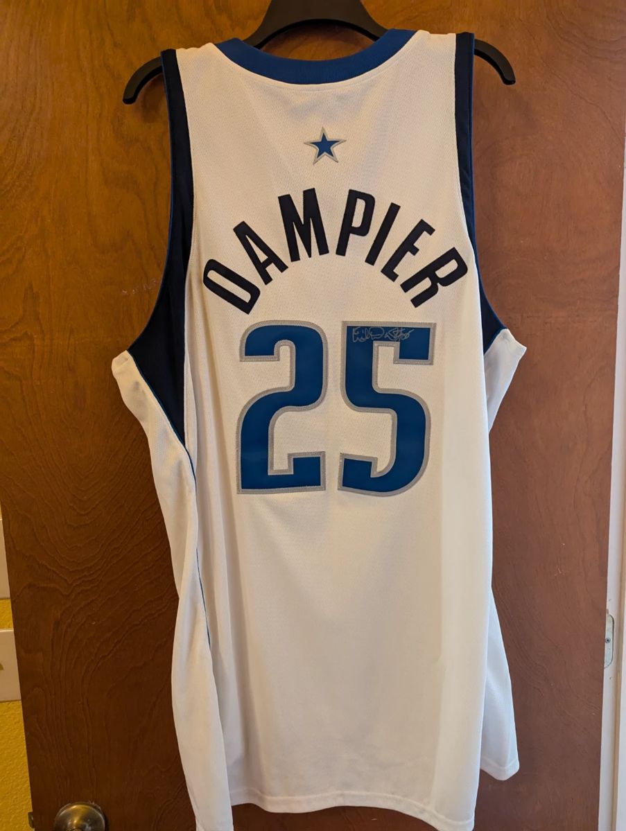 Dallas Mavericks Dampier signed jersey, autographed