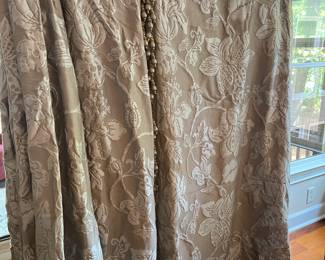 DAPERIES DESIGNED BY SUZANNE KASSLER