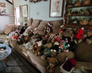 Vintage and antique teddy bears 