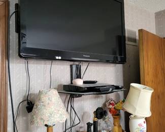 Lamps, TV, blue ray DVD players, TV cabinet