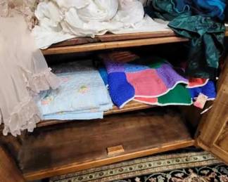 Wardrobe cabinet and blankets