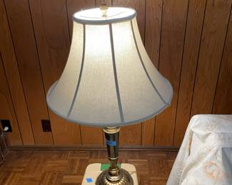 Table lamp that lost its table...