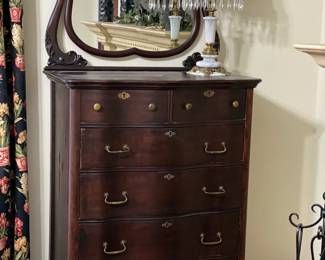 Antique 5-drawer dresser with mirror