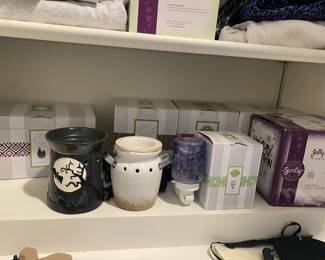 Large selection of Scentsy Warmers
