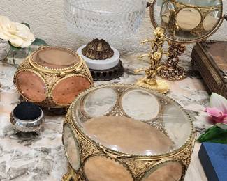 hundreds of pieces of Stylebuilt!