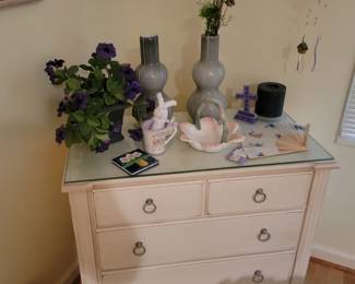 Main floor guest room