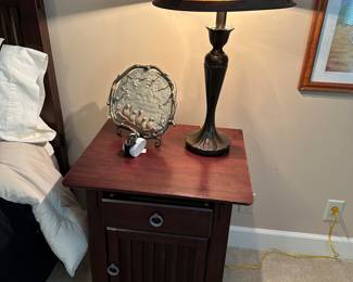 Full size bedroom suite, bed, dresser, nightstand 