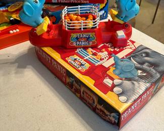 Peanut panic game with box
