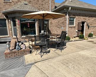 Hunter Douglas  patio bar set with umbrella, will break down to a square table