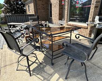 Hunter Douglas  patio bar set with umbrella, will break down to a square table