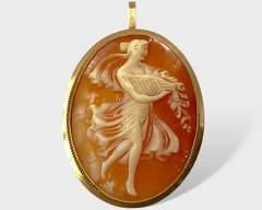 Fine 14K Yellow Gild Shell Cameo Pendant Brooch