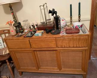 Beautiful Rare Conant Ball MCM Dining Table with 2 leaves and pads with 6 matching Chairs, also available is matching lovely Mirrored Dining Room Buffet, Bed, End Tables, and Bookcase Cabinet all in Beautiful Condition!!! Many other pieces of MCM Furniture in Beautiful Condition for sale in this estate.