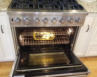VIKING range - 36"