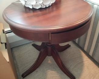 Accent table