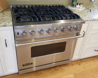 VIKING range - 36"