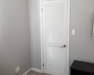 Louvered interior door