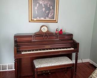 Spinet piano