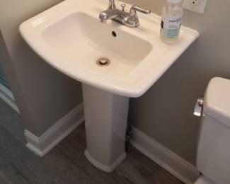 Pedestal sink