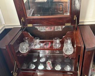 top and front open to glasses