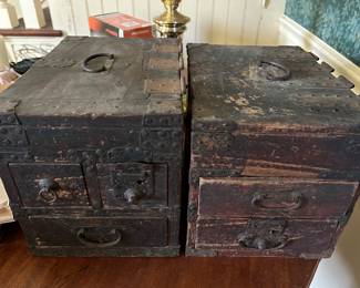2 small Japanese boxes 