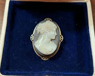 cameo in 18k setting