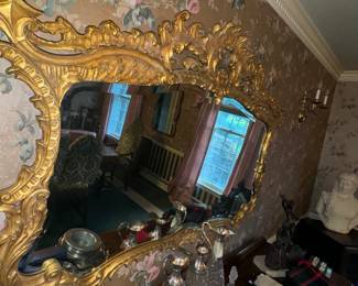 OMG check out that mirror. 