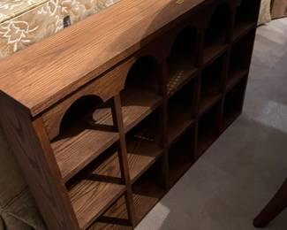 Solid wood display case that can be mounted on the wall