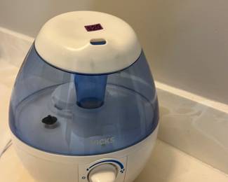 Therapeutic humidifier