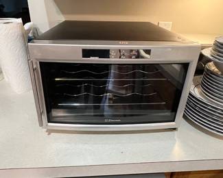 Counter 6 bottle wine fridge 