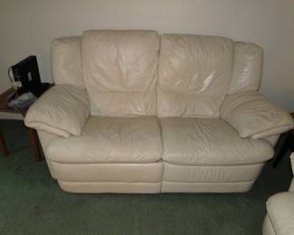 Matching love seat (we are taking a small break from the tools for a minute)