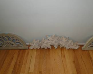 Ceramic arch in the form of leaves and grapes