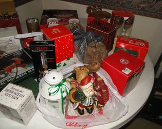 A whole table full of "Deck the Halls"