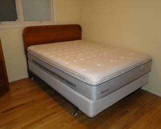 Queen bed set, clean as can be, and head board does match the dresser