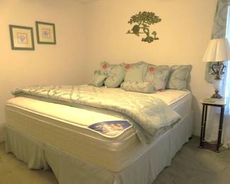 Serta King Size Mattress & Box Spring
