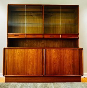 Gorgeous Mid Century Modern Danish Teak Credenza and Hutch by Kibaek Mobelfabrik.
Measures at 71" x 71" x 19".