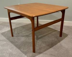 Vintage Mobler Rasmus Solberg Mid Century Modern Teak Accent Table

Measures 29 x 26.5 x 19.5 inches. 