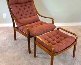 Bentwood Lounge Chair with Ottoman in Rosewood & Original Fabric by Fredrik A. Kayser for Vatne Møbler, Denmark

The chair measures 39 inches tall. 