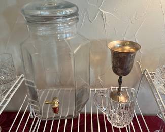 clear glass decanter