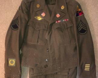 US ARMY WORLD II 1ST ARMOURMENT  SIGNAL DIVISION 50TH BATTALION UNIT SARGENT 