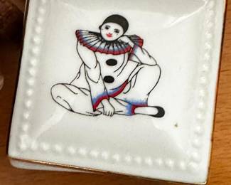 Trinket box, porcelain