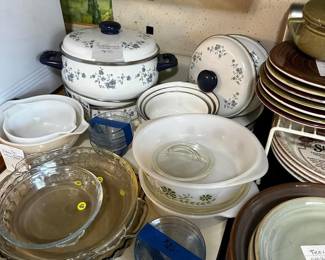 Beautiful enamelware, fire king, & Pyrex
