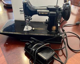 Vintage Singer Featherweight Sewing Machine
