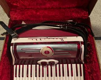 Bernelli Minuet Polka King Accordion 