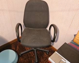 Black Adjustable Office Chair!
